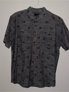 Hurley Gray Short-Sleeve Button-Down with Subtle Island Print and Front Pocket